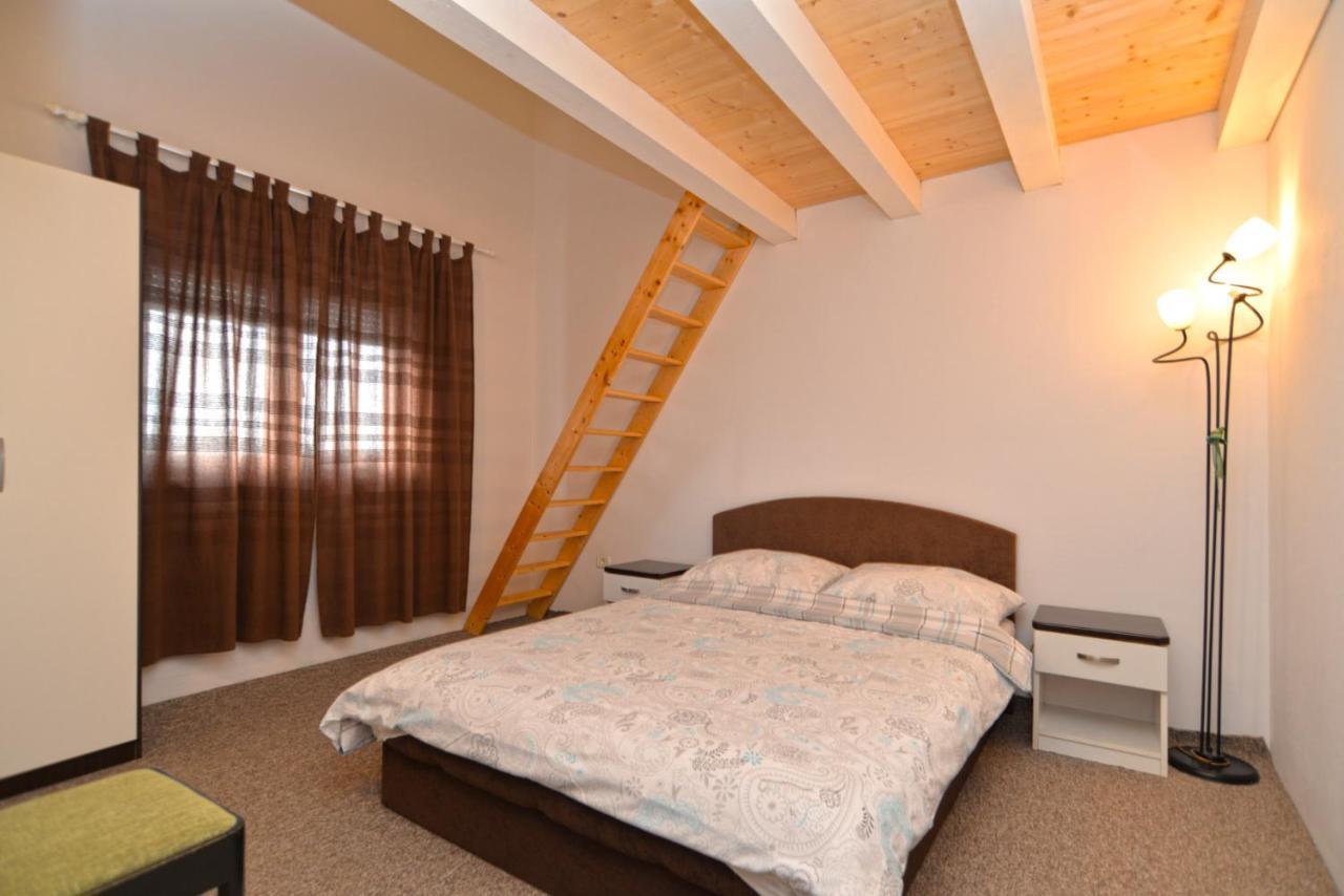 Apartments Bernarda 1773 Баньоле Екстериор снимка